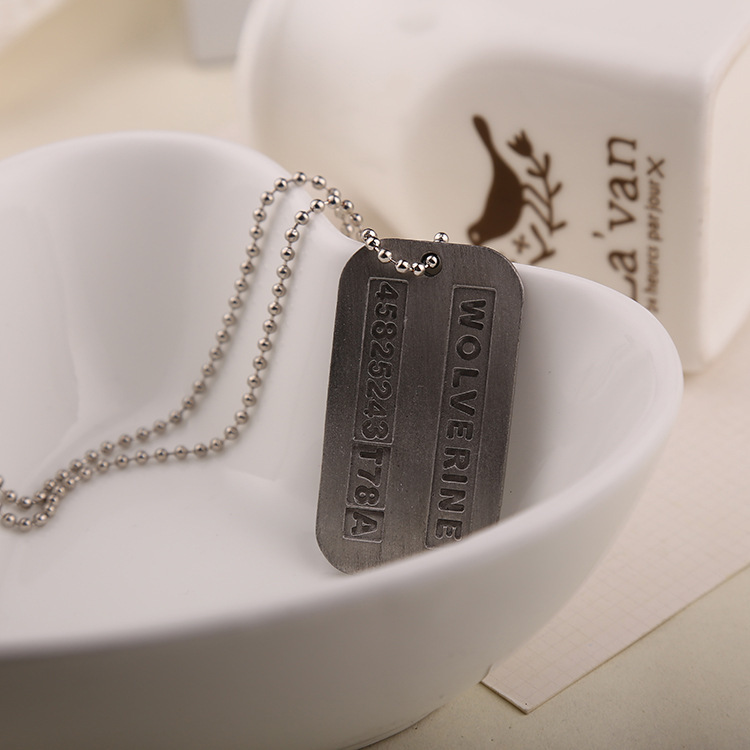 Collar con colgante de Etiquet - Vintage Fashion Tags reseña y precio
